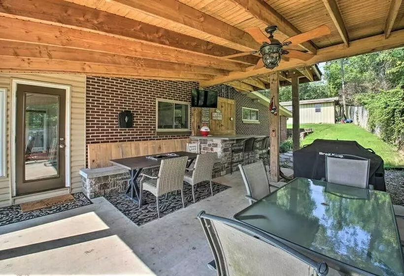 Kayaks, Dock: Waterfront Escape On Lake Hamilton!