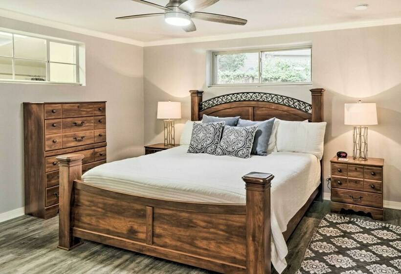 Kayaks, Dock: Waterfront Escape On Lake Hamilton!