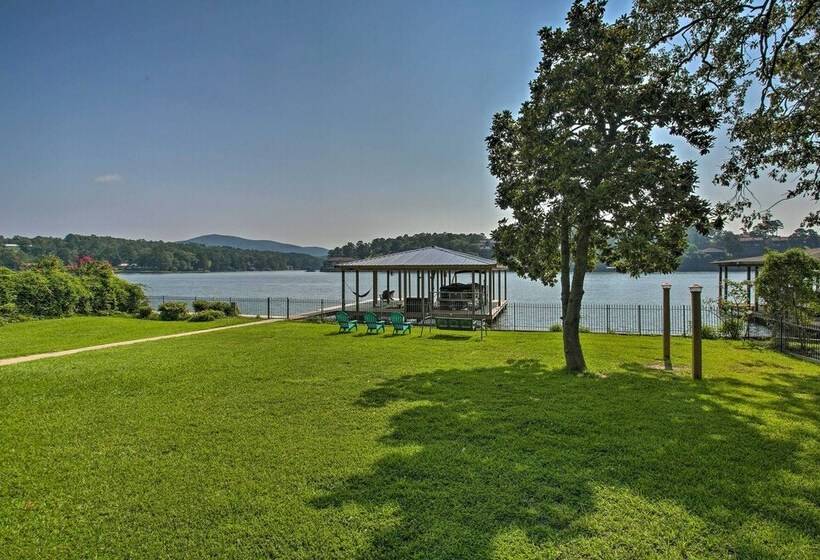 Kayaks, Dock: Waterfront Escape On Lake Hamilton!