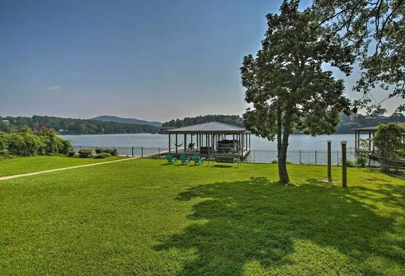 Kayaks, Dock: Waterfront Escape On Lake Hamilton!