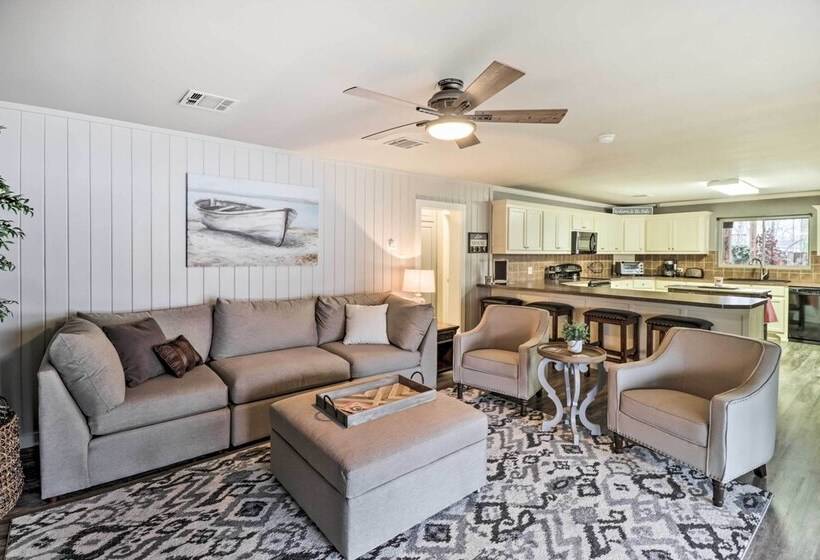 Kayaks, Dock: Waterfront Escape On Lake Hamilton!