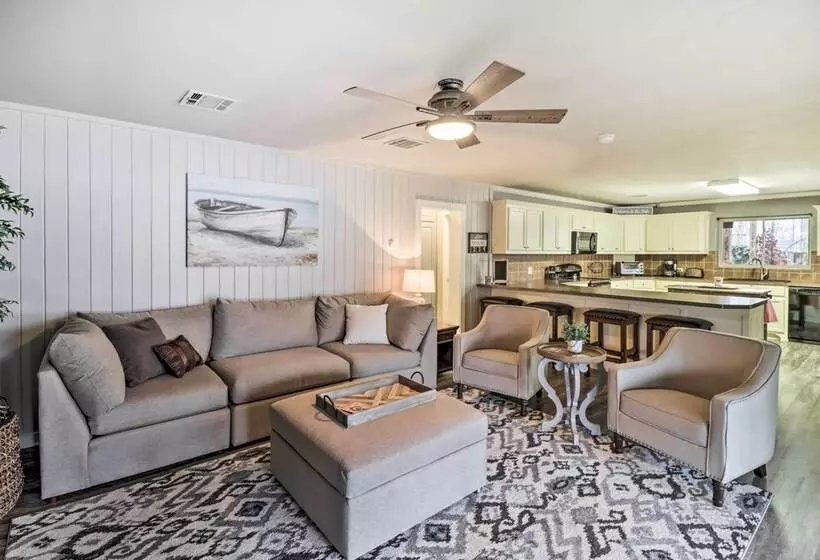 Kayaks, Dock: Waterfront Escape On Lake Hamilton!