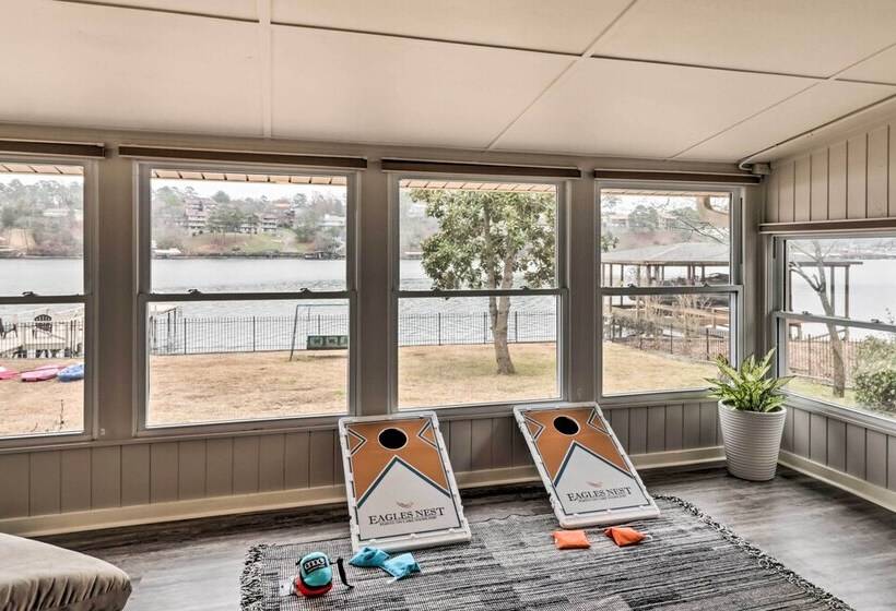 Kayaks, Dock: Waterfront Escape On Lake Hamilton!