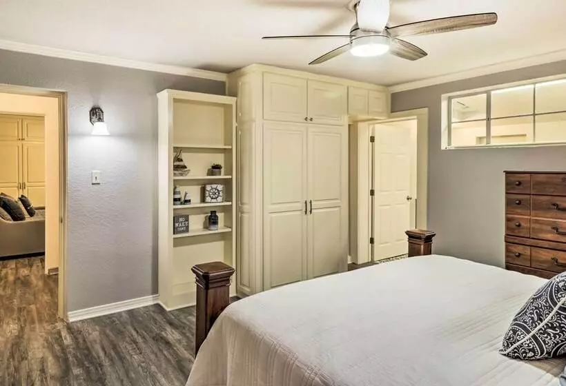 Kayaks, Dock: Waterfront Escape On Lake Hamilton!