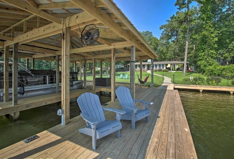 Kayaks, Dock: Waterfront Escape On Lake Hamilton!