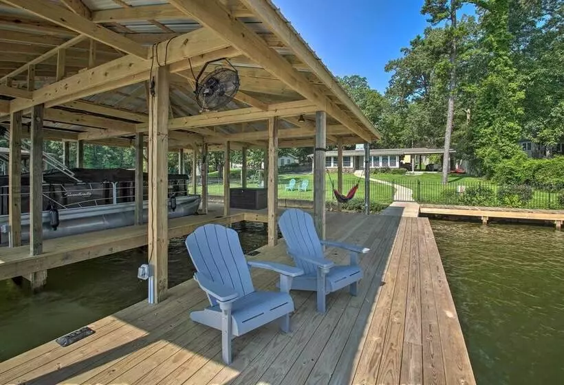 Kayaks, Dock: Waterfront Escape On Lake Hamilton!