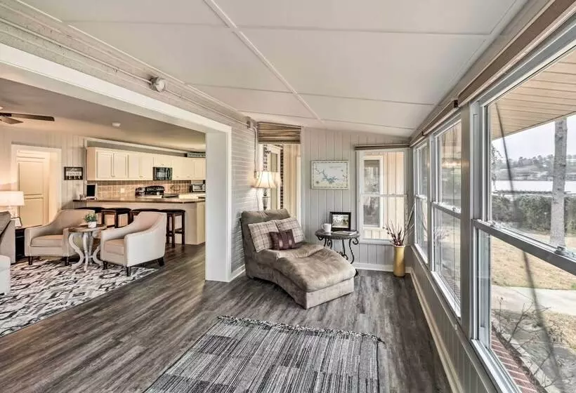 Kayaks, Dock: Waterfront Escape On Lake Hamilton!