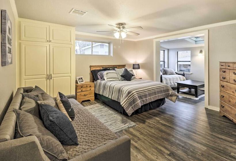 Kayaks, Dock: Waterfront Escape On Lake Hamilton!