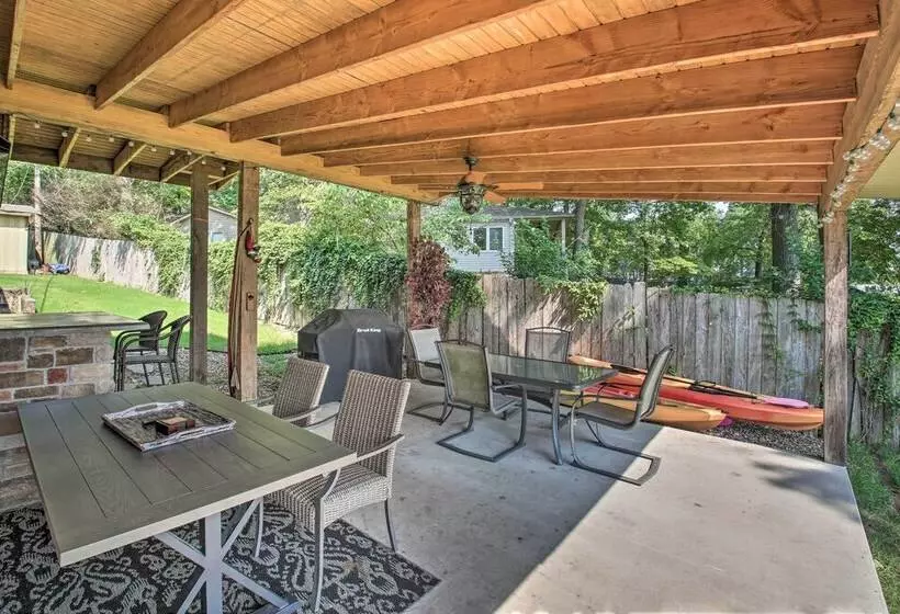 Kayaks, Dock: Waterfront Escape On Lake Hamilton!