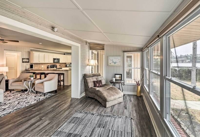 Kayaks, Dock: Waterfront Escape On Lake Hamilton!