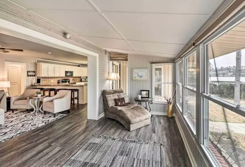 Kayaks, Dock: Waterfront Escape On Lake Hamilton!