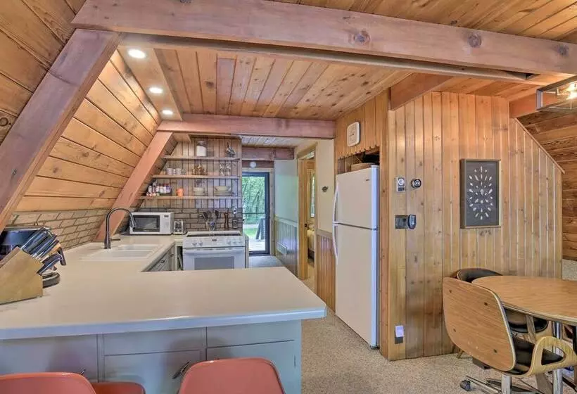 Lake Pepin Cottage W/ Decks + Private Beach!