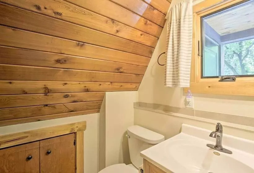 Lake Pepin Cottage W/ Decks + Private Beach!