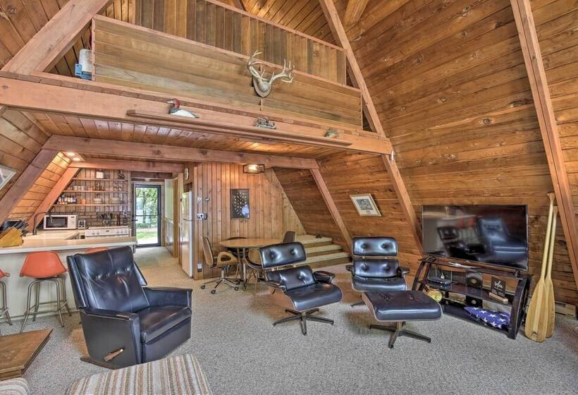 Lake Pepin Cottage W/ Decks + Private Beach!