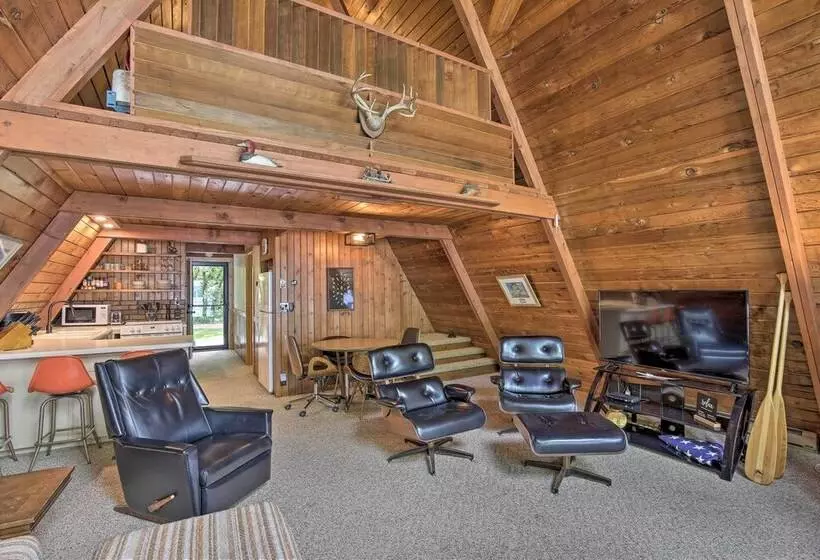 Lake Pepin Cottage W/ Decks + Private Beach!