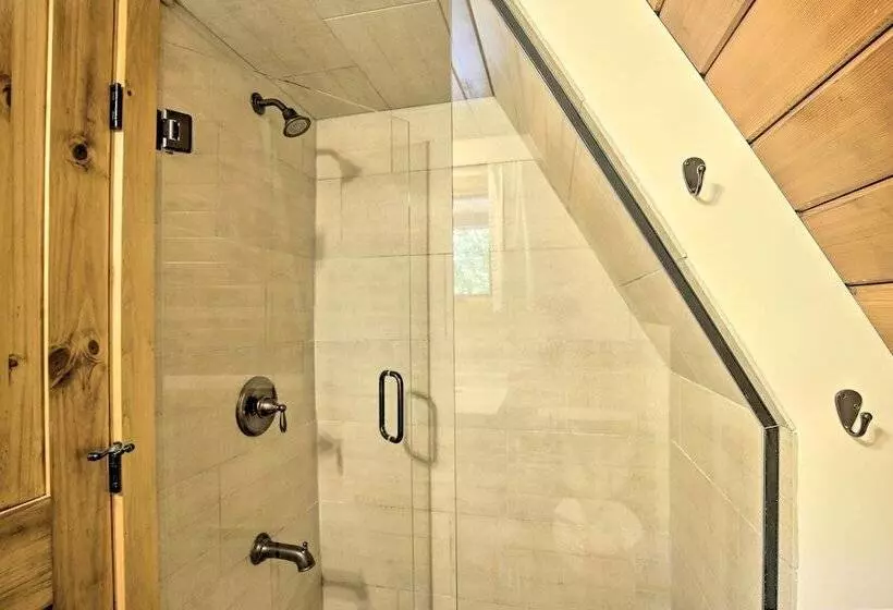 Lake Pepin Cottage W/ Decks + Private Beach!