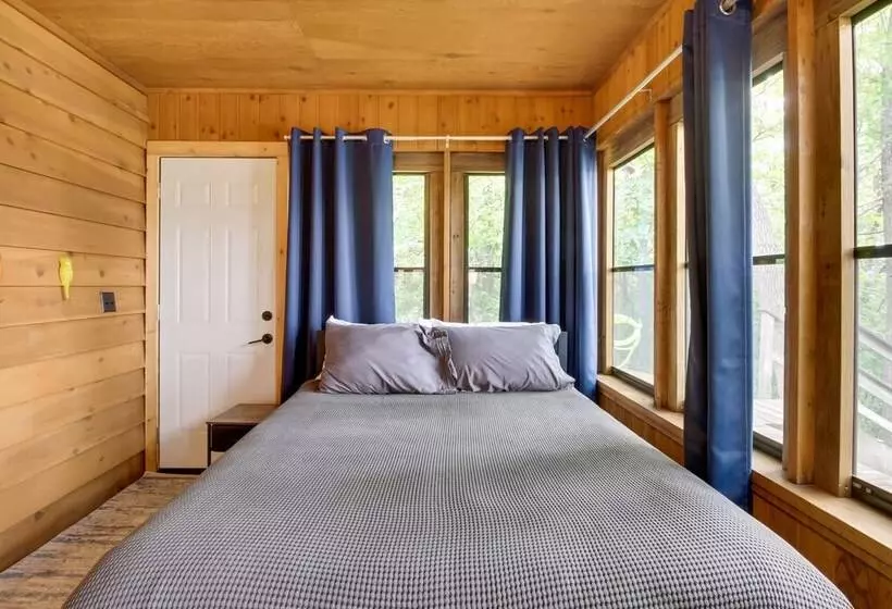 Sandy Beach Family Getaway W/ Fire Pit & Deck!