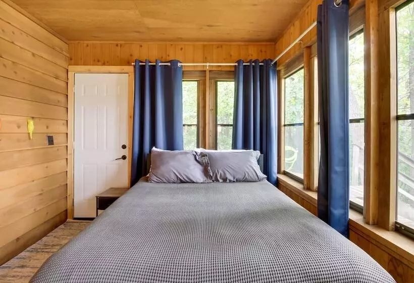 Sandy Beach Family Getaway W/ Fire Pit & Deck!