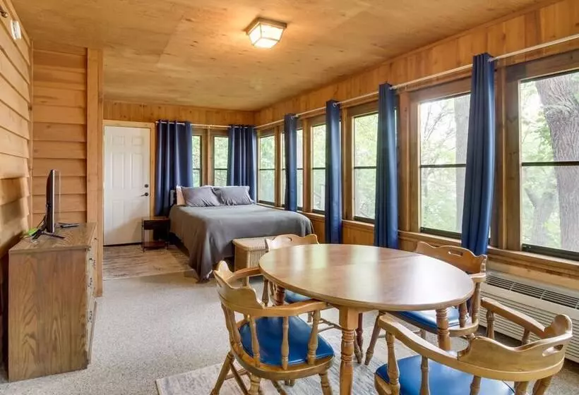 Sandy Beach Family Getaway W/ Fire Pit & Deck!