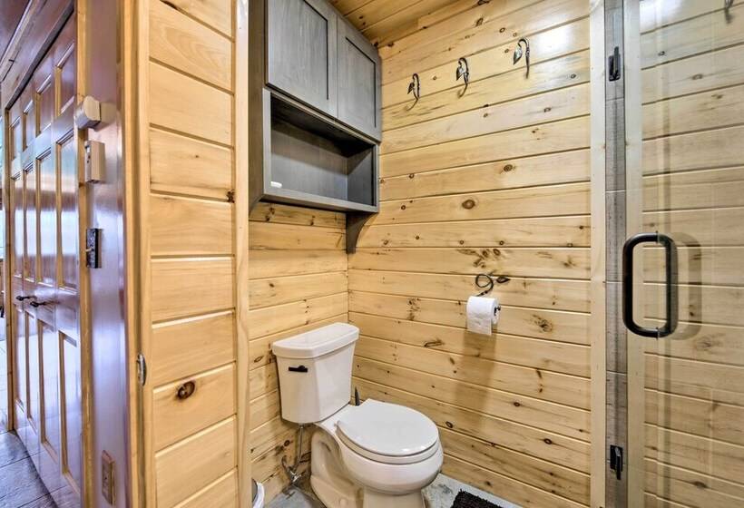 Lutsen Cabin W/ Fire Pit, Patio & Deck!