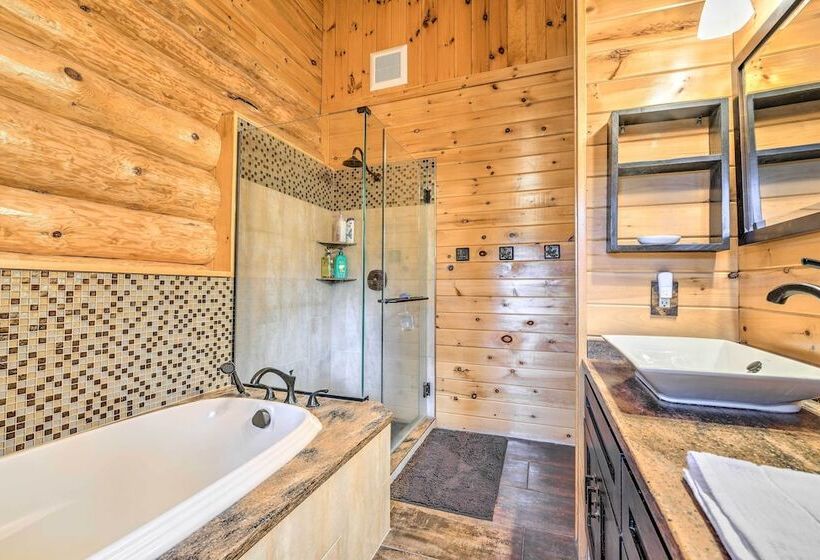 Lutsen Cabin W/ Fire Pit, Patio & Deck!