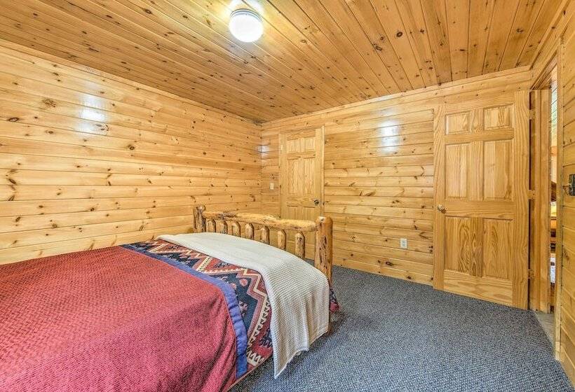 Lutsen Cabin W/ Fire Pit, Patio & Deck!