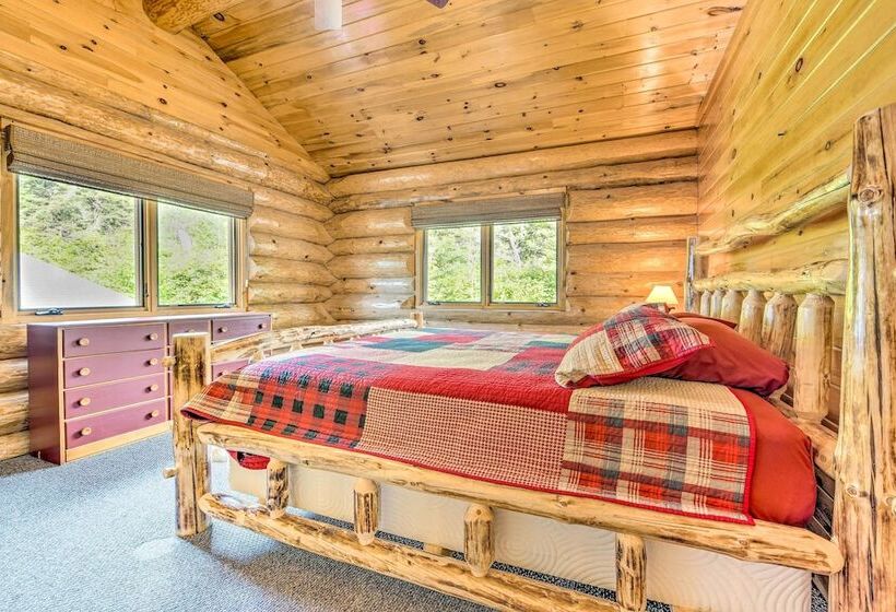 Lutsen Cabin W/ Fire Pit, Patio & Deck!