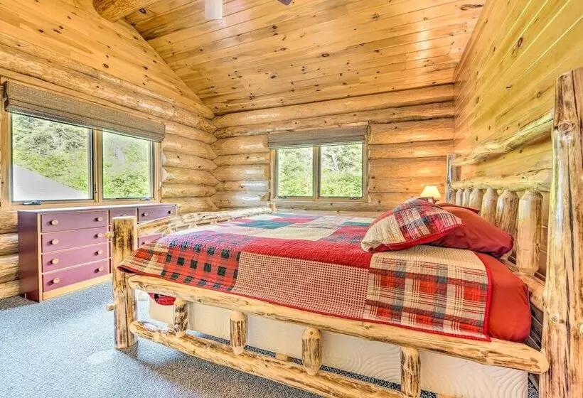 Lutsen Cabin W/ Fire Pit, Patio & Deck!