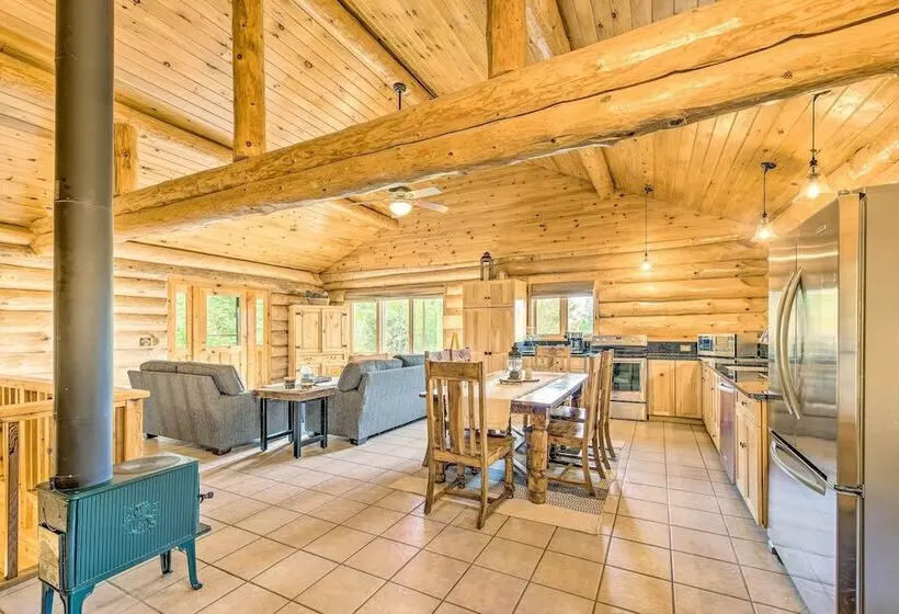 Lutsen Cabin W/ Fire Pit, Patio & Deck!