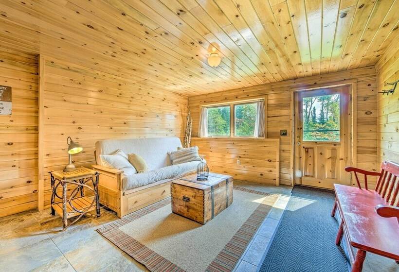 Lutsen Cabin W/ Fire Pit, Patio & Deck!