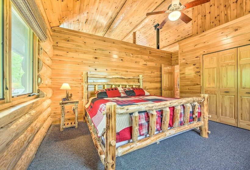 Lutsen Cabin W/ Fire Pit, Patio & Deck!