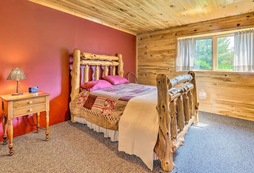 Lutsen Cabin W/ Fire Pit, Patio & Deck!