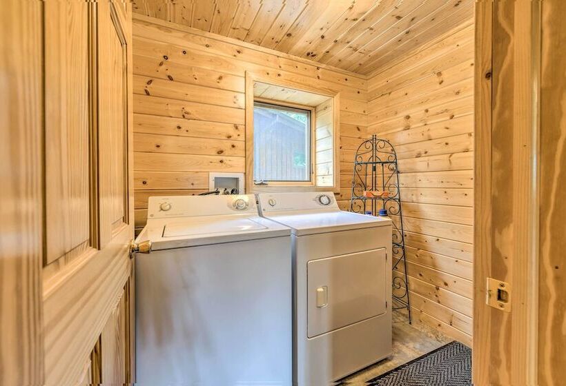 Lutsen Cabin W/ Fire Pit, Patio & Deck!