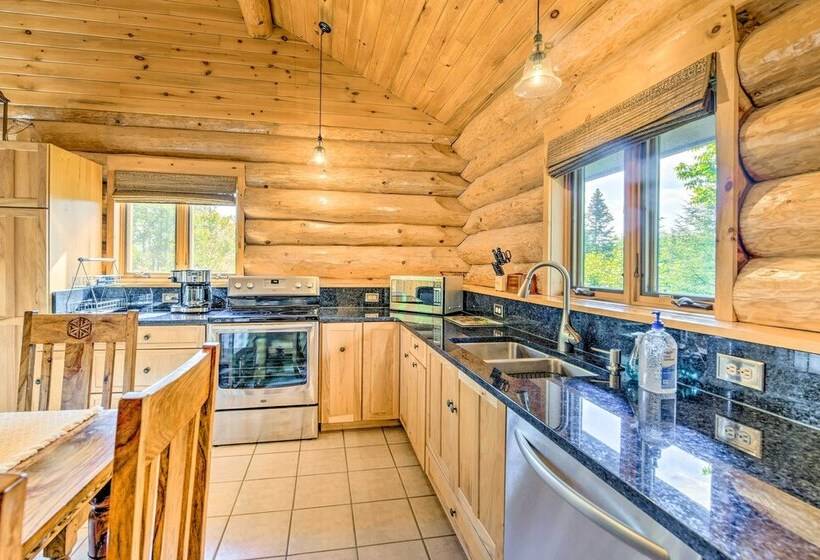 Lutsen Cabin W/ Fire Pit, Patio & Deck!