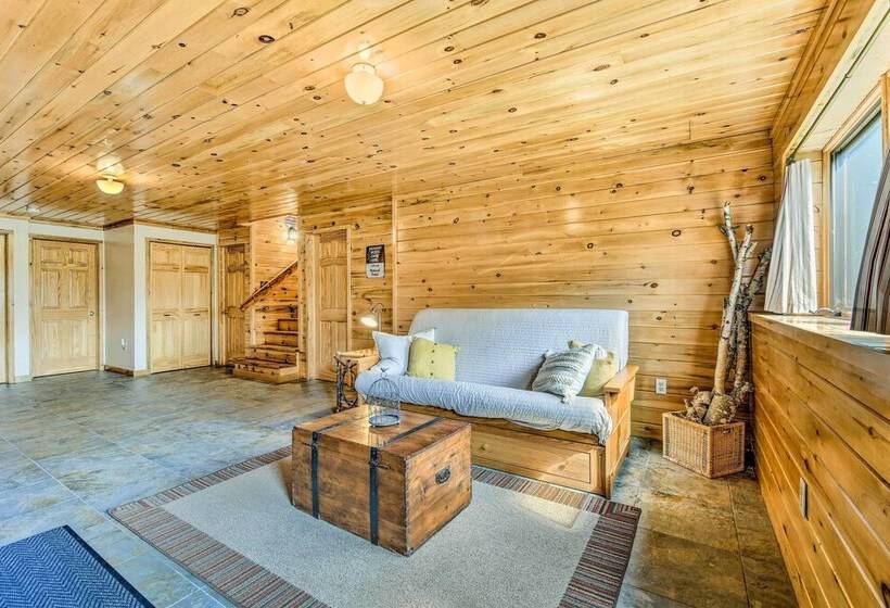 Lutsen Cabin W/ Fire Pit, Patio & Deck!