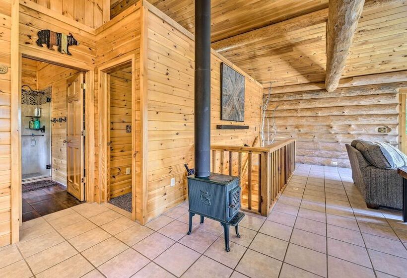 Lutsen Cabin W/ Fire Pit, Patio & Deck!