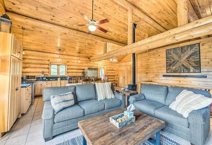 Lutsen Cabin W/ Fire Pit, Patio & Deck!