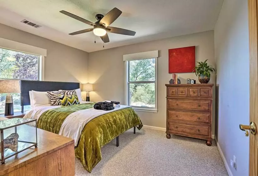 Luxe Auburn Hideaway W/ Tennis Court & Views!