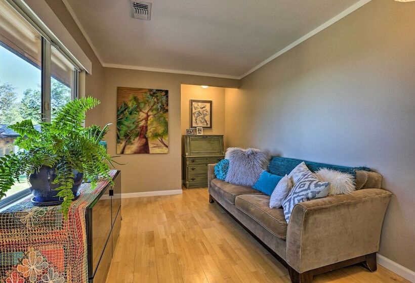 Luxe Auburn Hideaway W/ Tennis Court & Views!