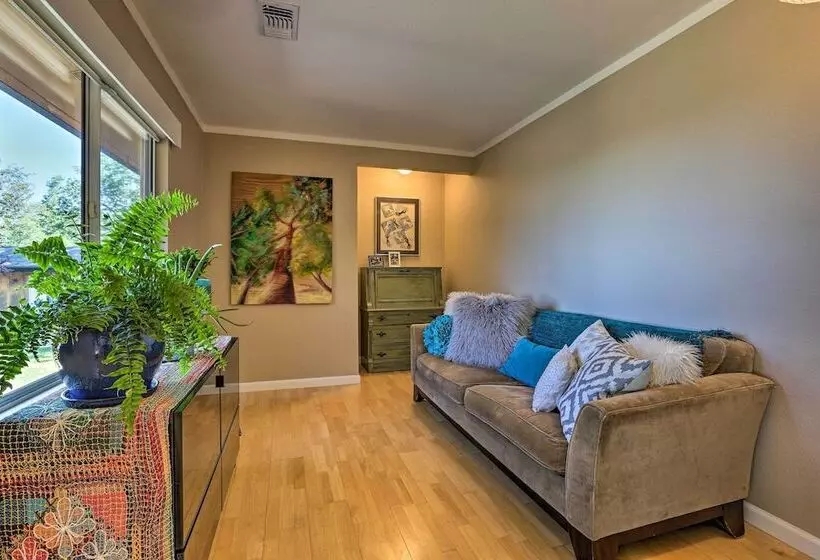 Luxe Auburn Hideaway W/ Tennis Court & Views!