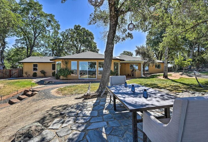 Luxe Auburn Hideaway W/ Tennis Court & Views!