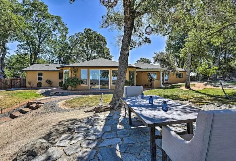 Luxe Auburn Hideaway W/ Tennis Court & Views!