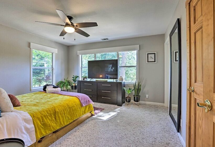 Luxe Auburn Hideaway W/ Tennis Court & Views!