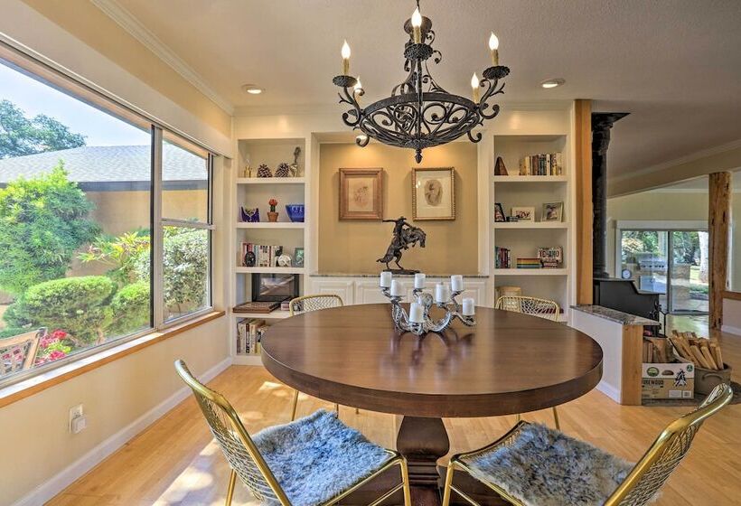 Luxe Auburn Hideaway W/ Tennis Court & Views!