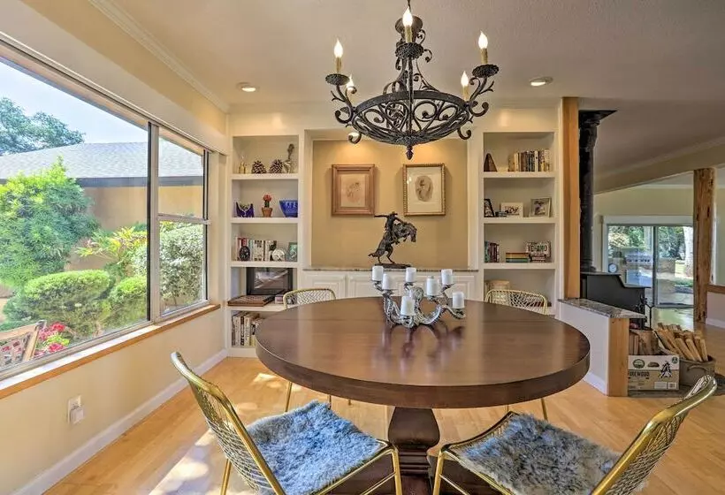 Luxe Auburn Hideaway W/ Tennis Court & Views!