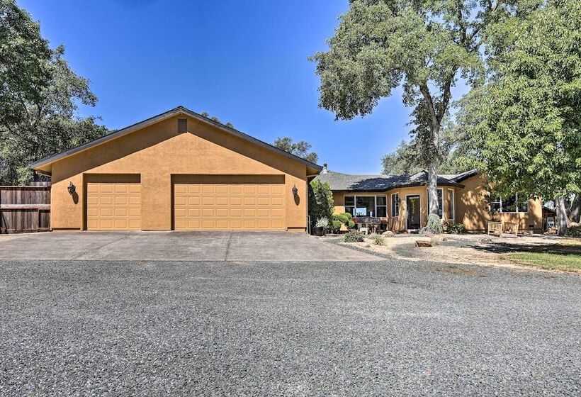 Luxe Auburn Hideaway W/ Tennis Court & Views!