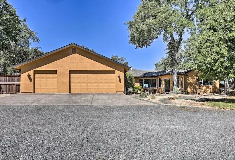 Luxe Auburn Hideaway W/ Tennis Court & Views!