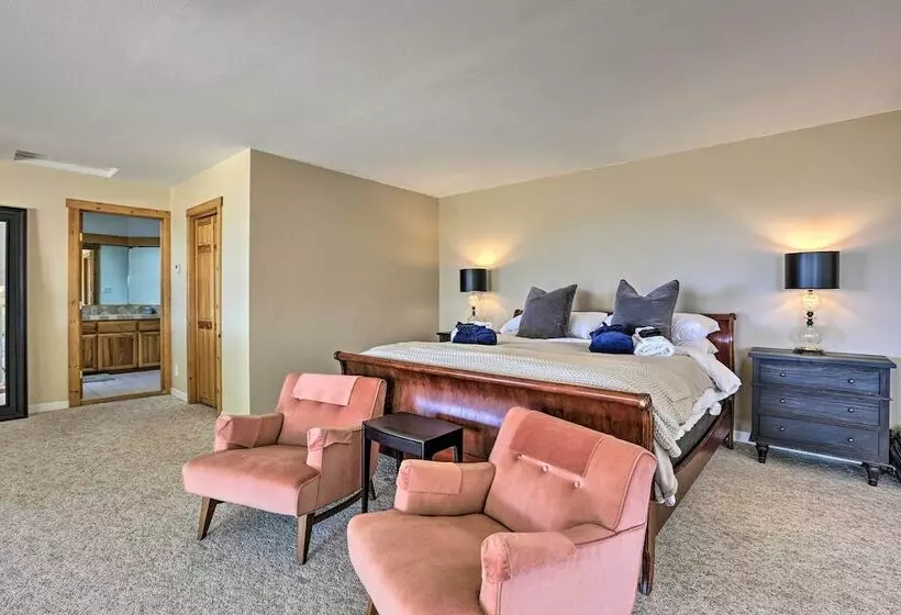 Luxe Auburn Hideaway W/ Tennis Court & Views!