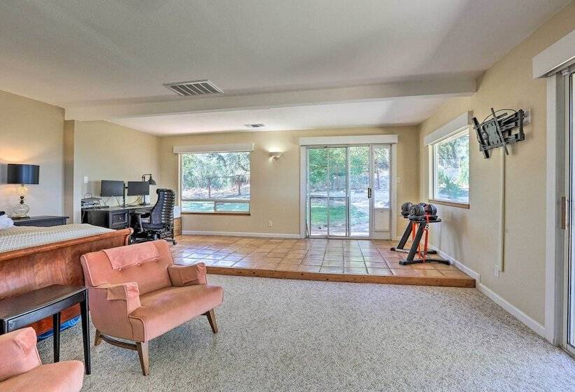 Luxe Auburn Hideaway W/ Tennis Court & Views!