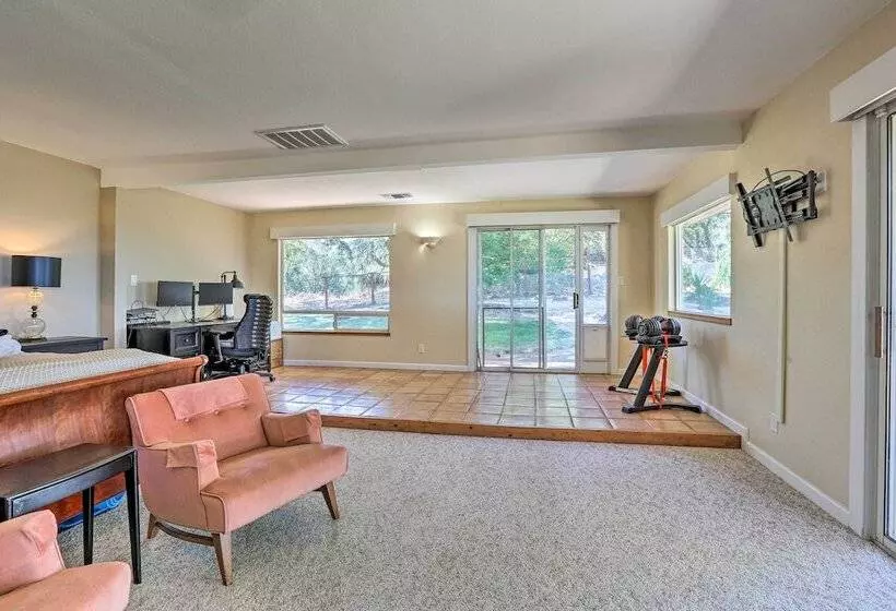 Luxe Auburn Hideaway W/ Tennis Court & Views!